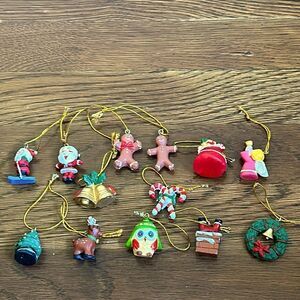 Lot of 13 small resin plastic‎ Christmas tree ornaments